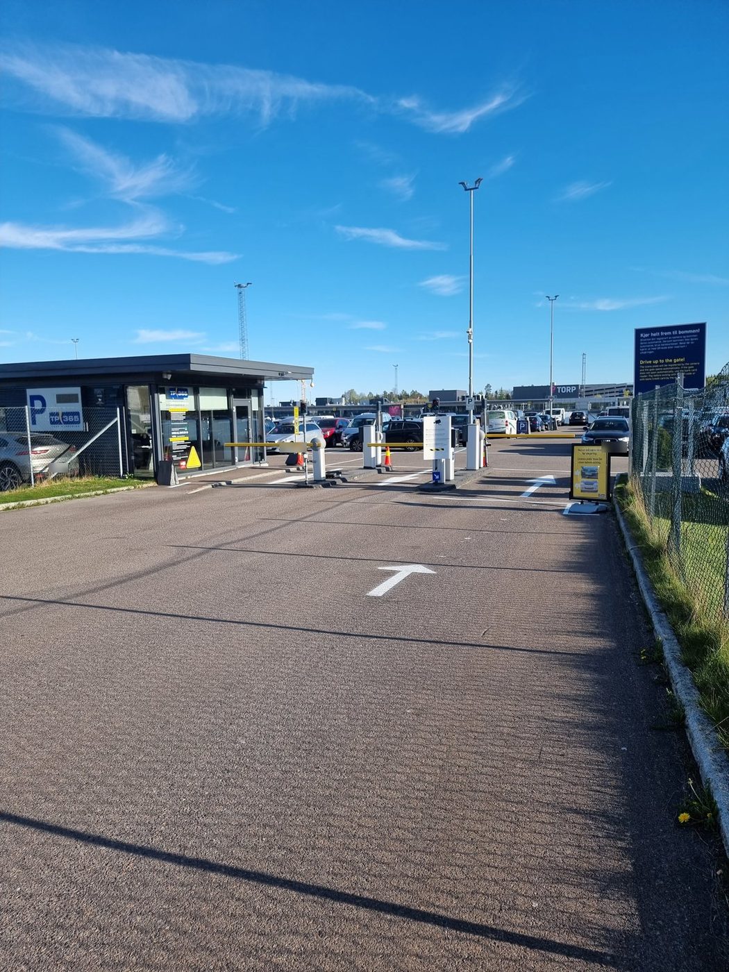Innkjøringen til TP365 med vaktbod og bommer